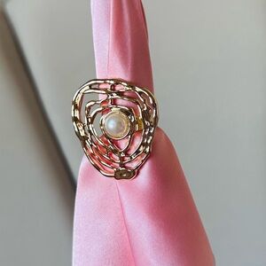 Gold web of pearl ring